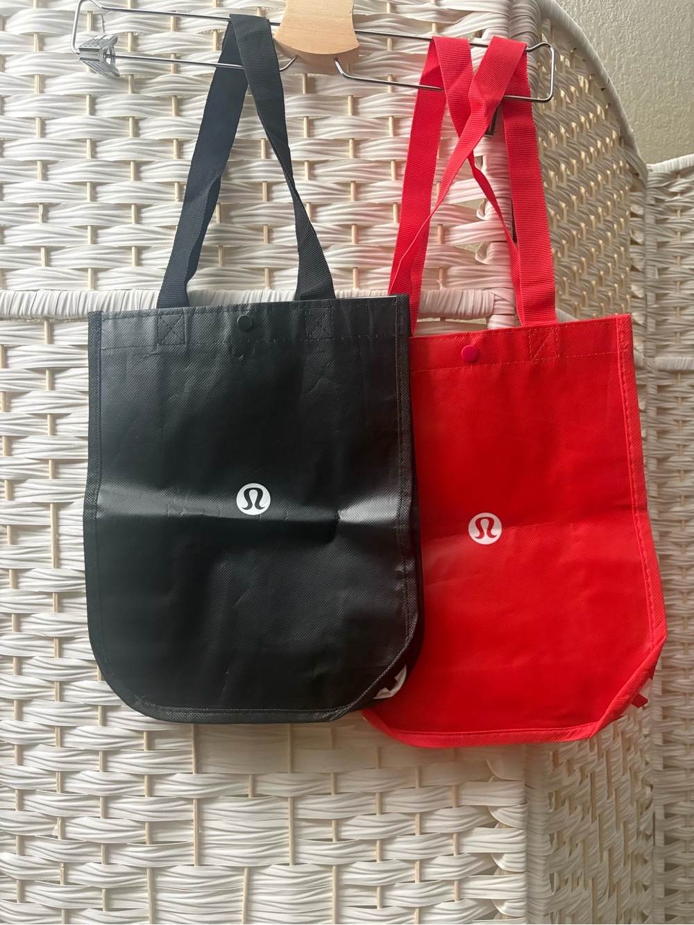 lululemon athletica small Reusable Tote Pair - Black & Red